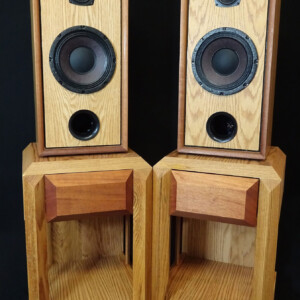2) speakers with stands, oak mahognay